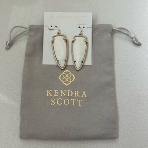 KENDRA SCOTT Skylar White and gold earrings